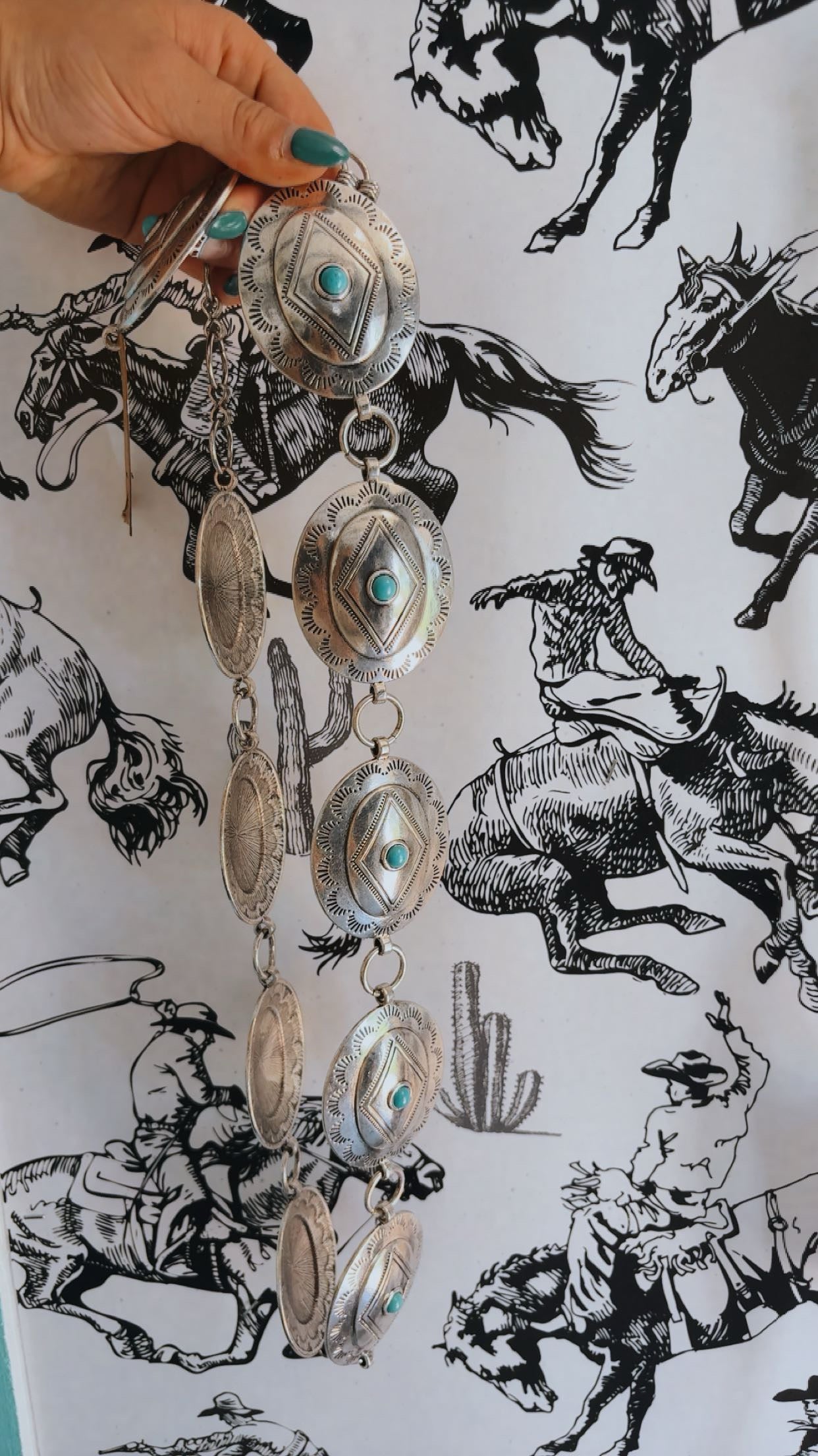 Western Oval Concho Chain Belt